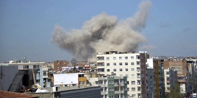 Τουρκία: Οι Κούρδοι αντάρτες του PKK ανέλαβαν την ευθύνη για την έκρηξη στο Ντιγιάρμπακιρ