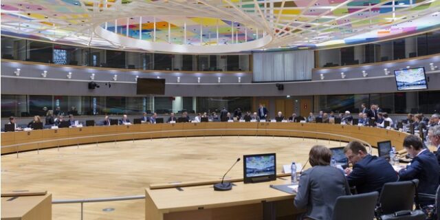 Συμφωνία στο Eurogroup: Τα βρήκαν στη μέση για μέτρα και αντίμετρα