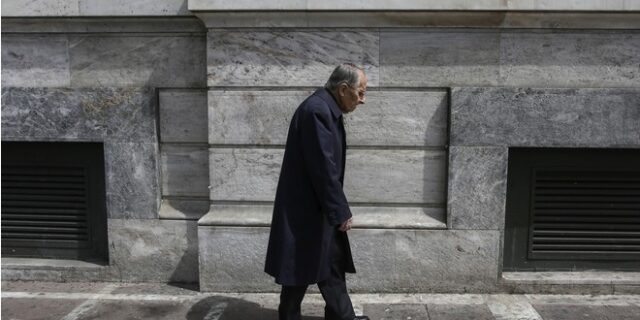 Με τρεις τρόπους οι περικοπές στις συντάξεις