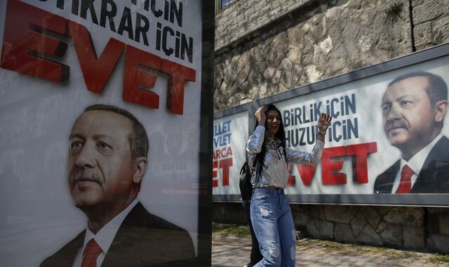 Τουρκικό δημοψήφισμα: Δημοσκοπικό θρίλερ λίγα 24ωρα πριν τις κάλπες