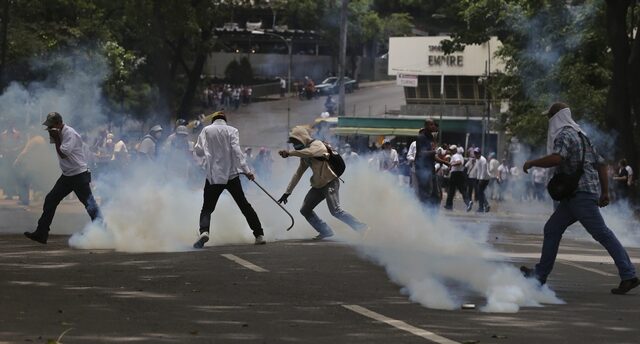 Βενεζουέλα: Νεκρός 17χρονος με σφαίρες στο κεφάλι σε πορεία