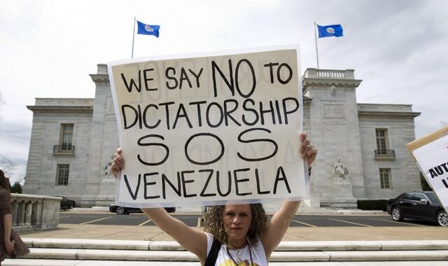 Χάος στη Βενεζουέλα: Στους 26 οι νεκροί σε αντικυβερνητικές διαδηλώσεις