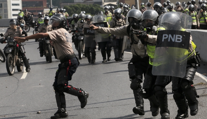 Βενεζουέλα: Αυξάνεται ο αριθμός των νεκρών από τις συνεχιζόμενες ταραχές