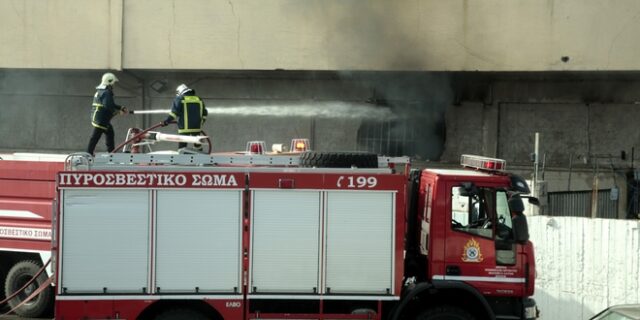 Κατέρρευσε από τη φωτιά η στέγη στη θυγατρική της βιομηχανίας ‘ΒΙΚΗ’