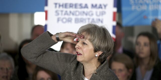 Βρετανία: Μειώθηκε 10 μονάδες η διαφορά Τόρις-Εργατικών