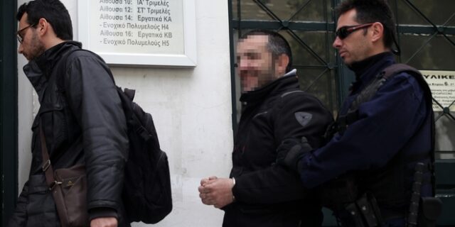 Βουλή: Πειθαρχικός έλεγχος του Χρυσαυγίτη για τον άγριο ξυλοδαρμό του φοιτητή