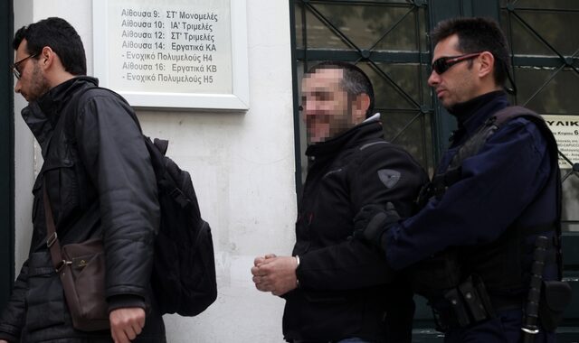 Βουλή: Πειθαρχικός έλεγχος του Χρυσαυγίτη για τον άγριο ξυλοδαρμό του φοιτητή