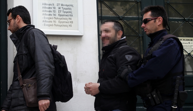 Βουλή: Πειθαρχικός έλεγχος του Χρυσαυγίτη για τον άγριο ξυλοδαρμό του φοιτητή