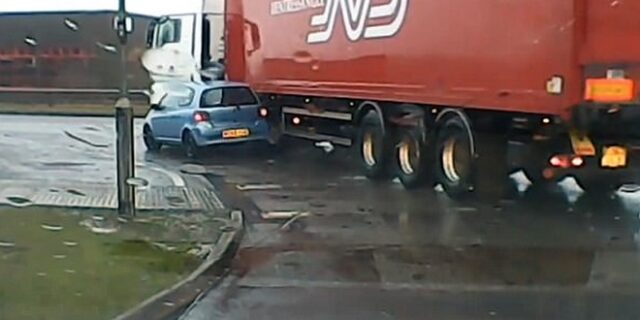 Το τροχαίο που διχάζει το διαδίκτυο. Ποιος φταίει;