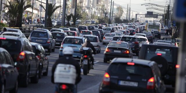 Απάτη με πολυτελή αυτοκίνητα στην Αττική