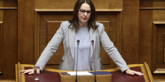 ΥΠΟΙΚ: Πηγαίνετε στον γκισέ αν το ΑΤΜ σας μπλοκάρει ακατάσχετο λογαριασμό