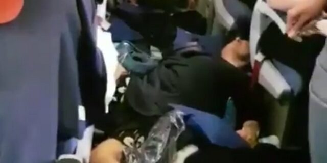 Βίντεο: Τρόμος στον αέρα με 27 τραυματίες από αναταράξεις