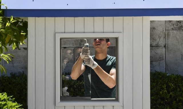 Επισκευές στο φυλάκιο του Άγνωστου Στρατιώτη μετά τα επεισόδια