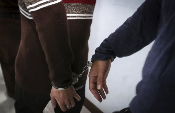 Ινδονησία: Έφοδος σε κλαμπ και σύλληψη 141 ανδρών για πορνεία