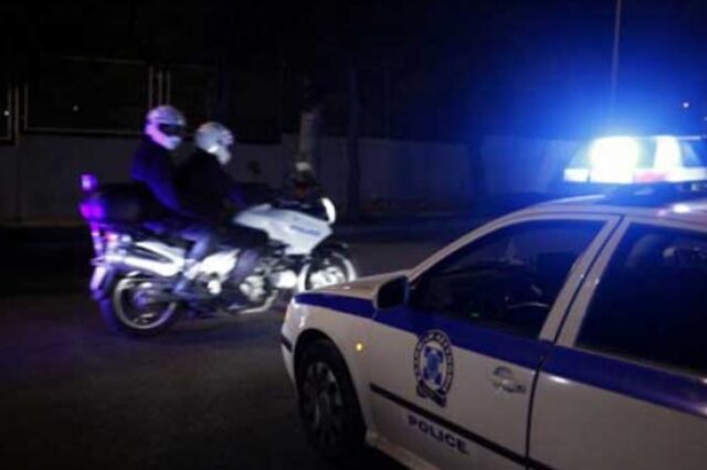 Κρανοφόροι με ρόπαλα εισέβαλαν σε θεατρική παράσταση φοιτητών, τους τραυμάτισαν και τους λήστεψαν