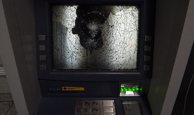 Ανατίναξαν ΑΤΜ έξω από την Πολυκλινική στο Ολυμπιακό Χωριό