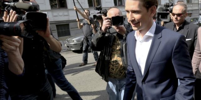 Αυστρία: Ο Κουρτς ‘αποκαθηλώνει’ την ακροδεξιά