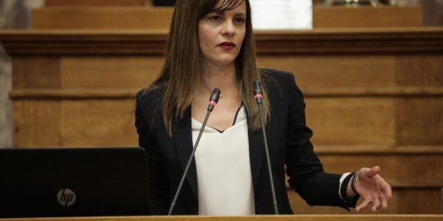 Αχτσιόγλου: Ρύθμιση για οφειλές έως 20.000 ευρώ στον ΕΦΚΑ