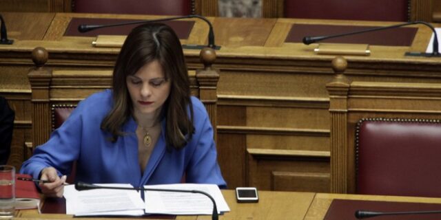 Αχτσιόγλου: Η κυβέρνησή μας τιμά τους αγώνες της εργατικής τάξης