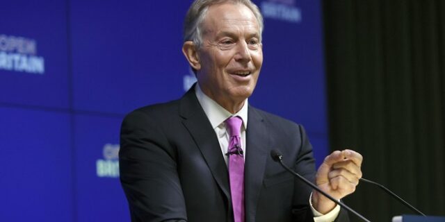 Ο Τόνι Μπλερ κατεβαίνει και πάλι στην πολιτική αρένα