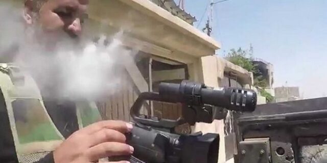 Κάμερα έσωσε τη ζωή ρεπόρτερ από σφαίρα τζιχαντιστή