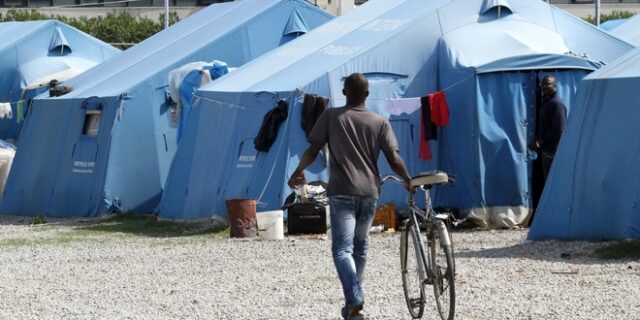 Μαφιόζικες μπίζνες στο μεγαλύτερο κέντρο προσφύγων της Ευρώπης