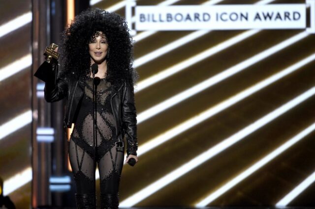 Billboard Music Awards: Η 71χρονη Cher έριξε το διαδίκτυο με την εμφάνισή της