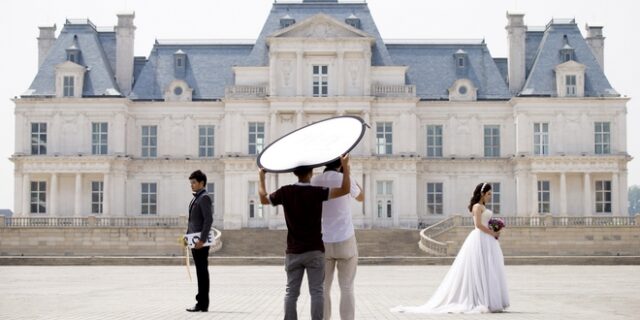 Γαμπρός πλήρωσε 200 άτομα να κάνουν συγγενείς του στον γάμο