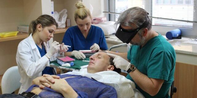 Το success story του Έλληνα γιατρού και της κλινικής Advanced Hair Clinics
