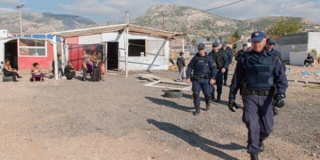 Έφοδος της ΕΛ.ΑΣ. στον καταυλισμό Ρομά του Ασπροπύργου