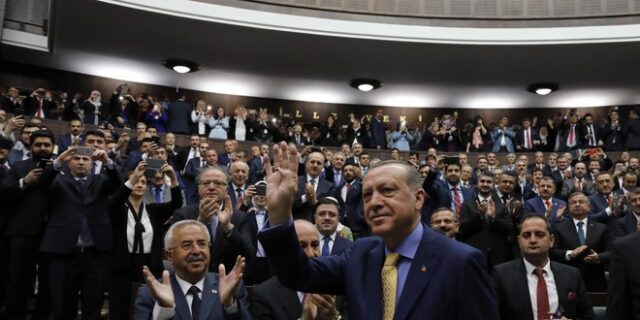 Νέο μήνυμα Ερντογάν: Αντίποινα αν δεν εκδώσετε τους Γκιουλενιστές