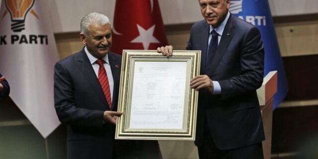 Τουρκία: Ο Ερντογάν έγινε και πάλι μέλος του κυβερνώντος κόμματος AKP