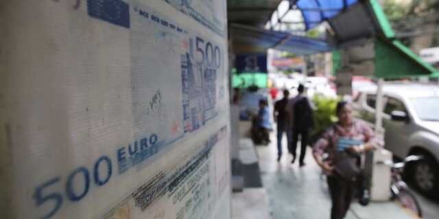 Handelsblatt: Τα πέντε σενάρια για την ελάφρυνση του ελληνικού χρέους