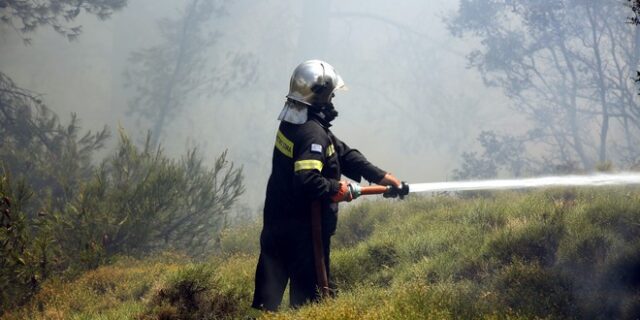 Σε εξέλιξη φωτιά στη Σκόπελο