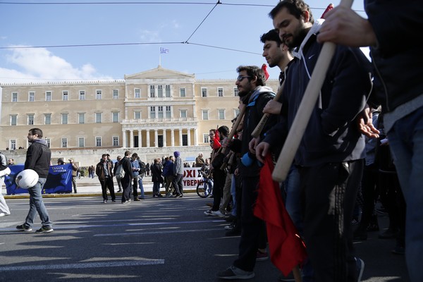 ΓΣΕΕ: Ο κατώτατος μισθός μπορεί να επανέλθει στα 751 ευρώ