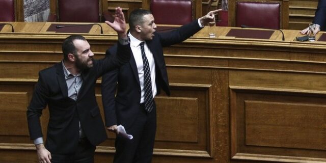 Όταν η φρουρά επενέβαινε στο ελληνικό κοινοβούλιο