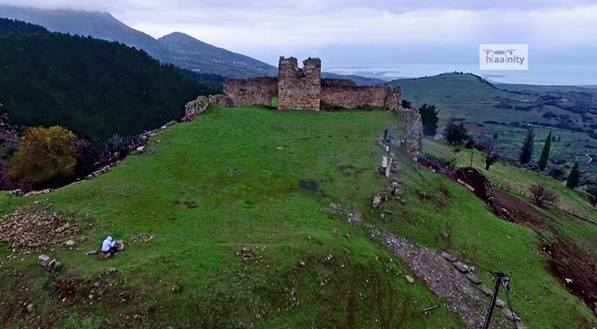 Μενδενίτσα, το απόρθητο κάστρο των Φράγκων που πήραν οι Έλληνες με τον Δυοβουνιώτη