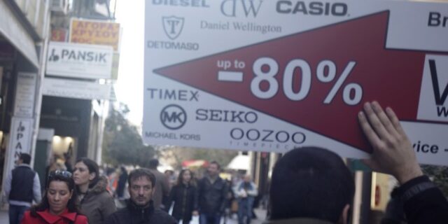 Πρέπει τα καταστήματα να λειτουργούν 30 Κυριακές το χρόνο;