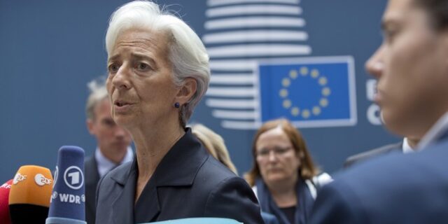Handelsblatt: Συμβιβαστική λύση για την Ελλάδα προσφέρει στους Ευρωπαίους η Λαγκάρντ