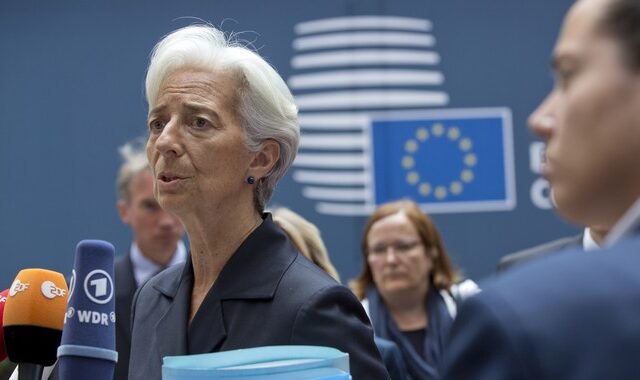 Handelsblatt: Συμβιβαστική λύση για την Ελλάδα προσφέρει στους Ευρωπαίους η Λαγκάρντ