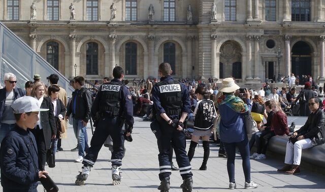 Γαλλικές εκλογές: Εκκενώθηκε για λόγους ασφαλείας το προαύλιο του Λούβρου