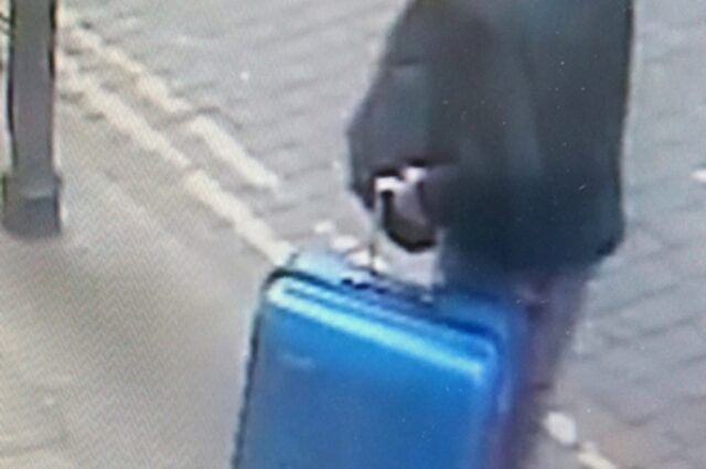 Μάντσεστερ: Οι αρχές αναζητούν την βαλίτσα του μακελάρη