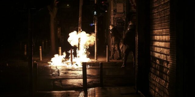 Επεισόδια στα Εξάρχεια για ακόμη μια νύχτα