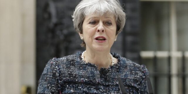 Μέι: Καμία καθυστέρηση στην έναρξη των διαπραγματεύσεων για το Brexit