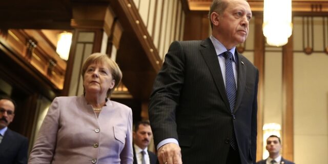 Η Μέρκελ τρίζει τα δόντια στην Άγκυρα