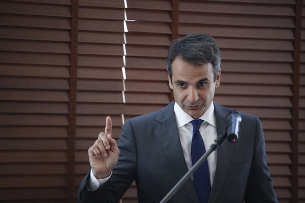 Ο διμέτωπος Μητσοτάκη με κυβέρνηση και δανειστές