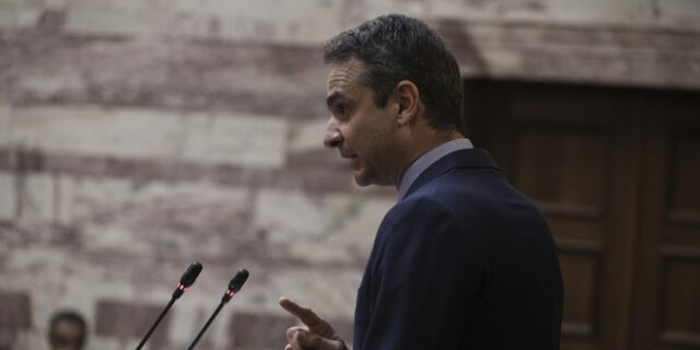 ‘Iερή συμμαχία’ κυβέρνηση-δανειστών καταγγέλλει ο Μητσοτάκης