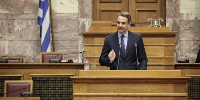 O Μητσοτάκης μιλάει στην ΚΟ της ΝΔ εν όψει της ψήφισης των μέτρων