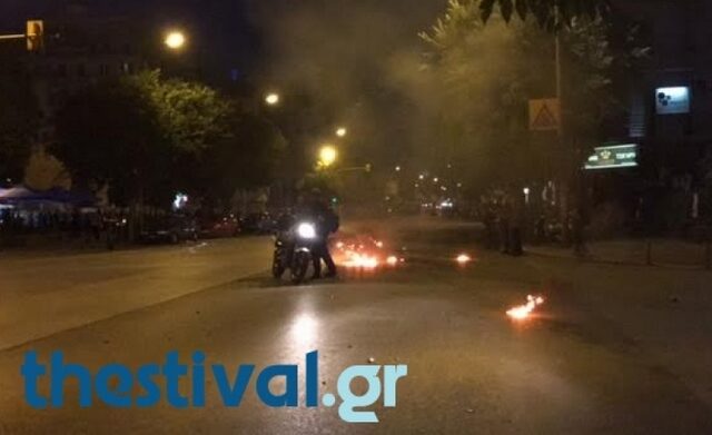 Θεσσαλονίκη: Κουκουλοφόροι χτύπησαν τροχονόμο και του έκαψαν τη μηχανή