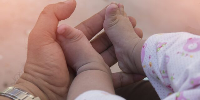 Συνελήφθη 55χρονη για εμπόριο βρεφών